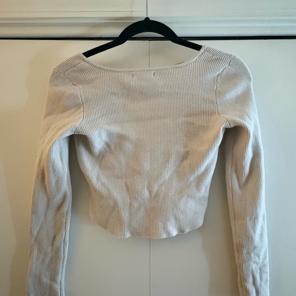 Urban Outfitters la hearts Cream V-Neck Ribbed Crop Top Sweater - Picture 2 of 3